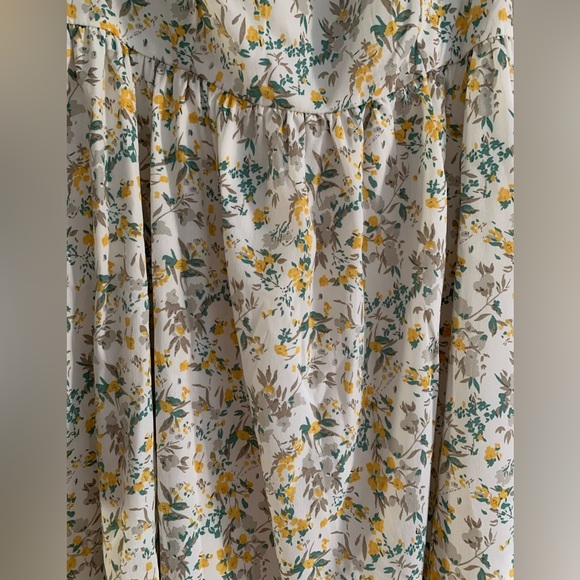 Square neck short dress, super flattering. - Picture 2 of 4